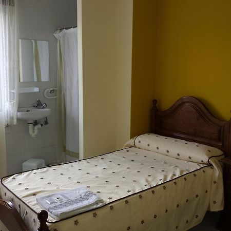 Ricobayo Hostal Atila מראה חיצוני תמונה