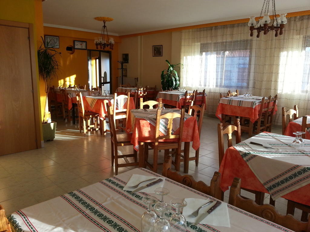 Ricobayo Hostal Atila מראה חיצוני תמונה