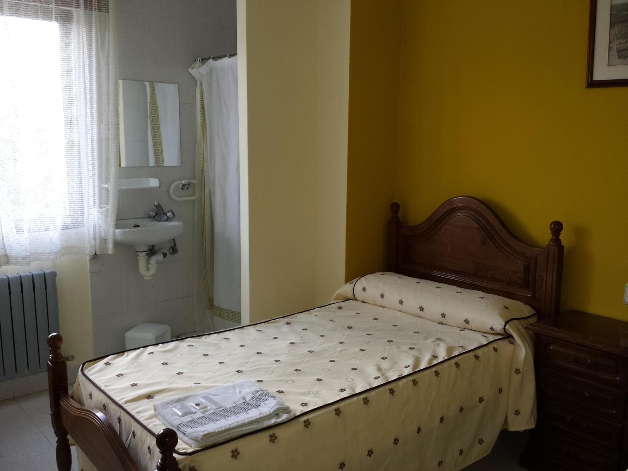 Ricobayo Hostal Atila מראה חיצוני תמונה